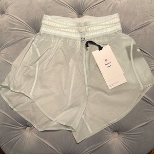 NWT lululemon Step Out High-Rise Short 3" Size 2